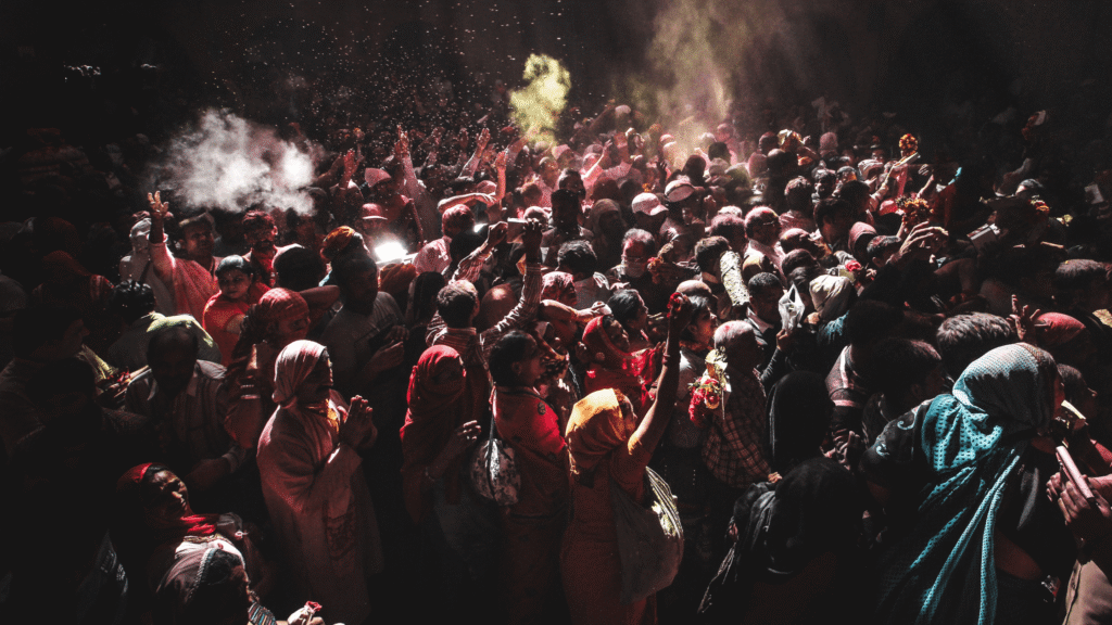 Travel tips for celebrating Holi 2026 in Sangla Valley, Himachal Pradesh