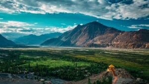 Read more about the article Leh Ladakh in Autumn 2026: September vs October Weather, Roads & Travel Tips
