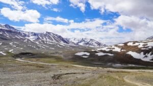 Read more about the article Baralacha La Pass in September 2026: Weather, Road Status, Snow and Travel Tips