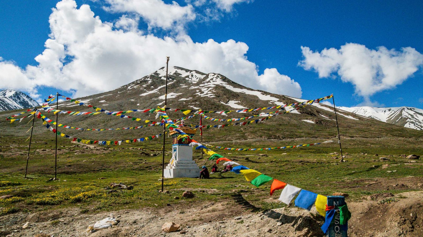 Beautiful drive through Kunzum Pass, the gateway between Lahaul and Spiti Valley