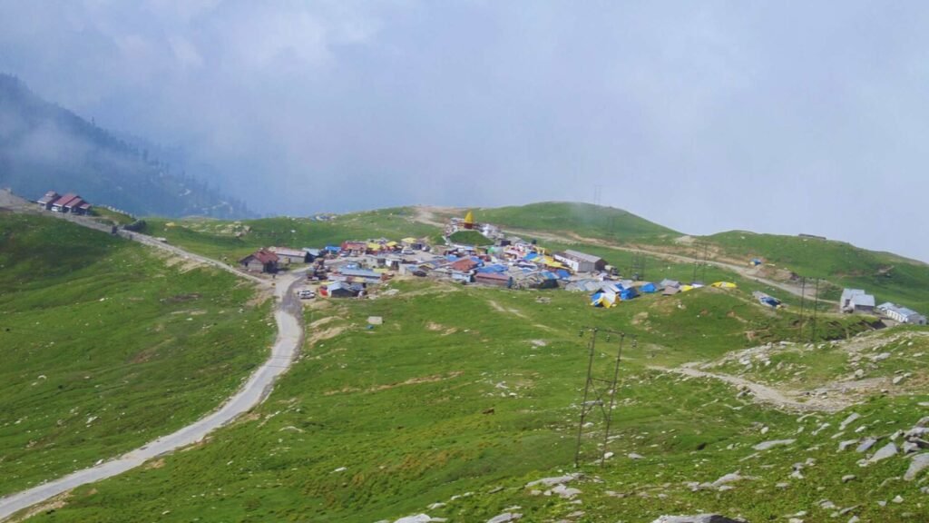 Marhi Town Manali with lush green mountains and scenic views on the Leh Manali Highway