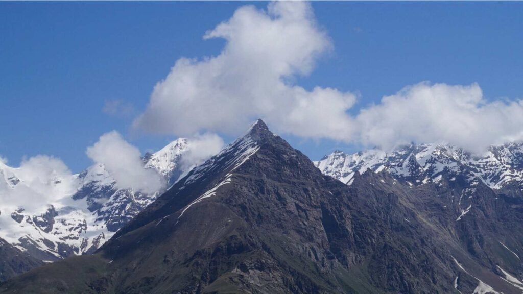 Picturesque Rohtang Pass in August in Manali with dramatic mountain scenery and clear blue skies