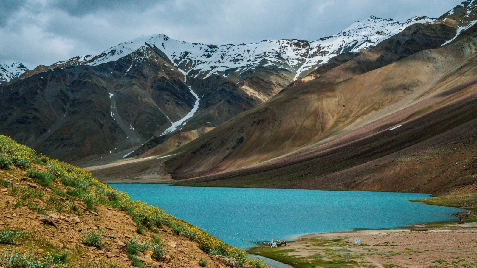 You are currently viewing Chandratal in October 2026: Road Access, Camping, Weather & Who Should Go