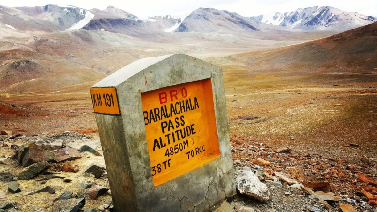 Scenic view of Baralacha La Pass, one of the most beautiful high-altitude passes in Himachal Pradesh