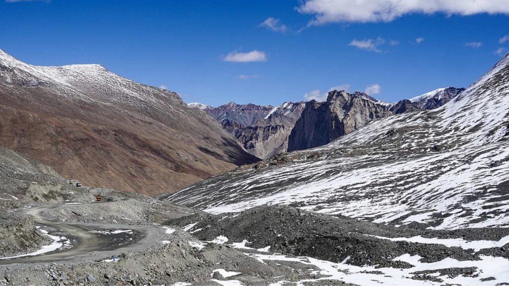 Shinkula Pass road trip view with dramatic landscapes, valleys and mountain beauty