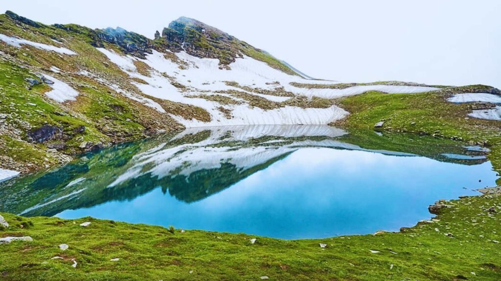 Snow-covered landscapes during the Bhrigu Lake Trek adventure