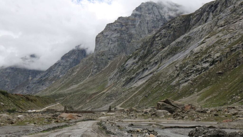 chandratal in june stunning view