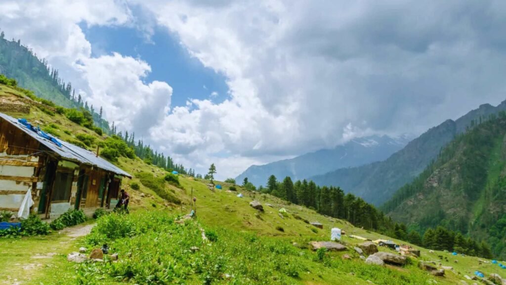 Kheerganga Trek in Kasol through the scenic Parvati Valley