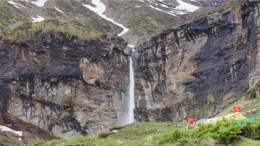 Sissu Waterfall near Manali surrounded by scenic Himalayan mountains