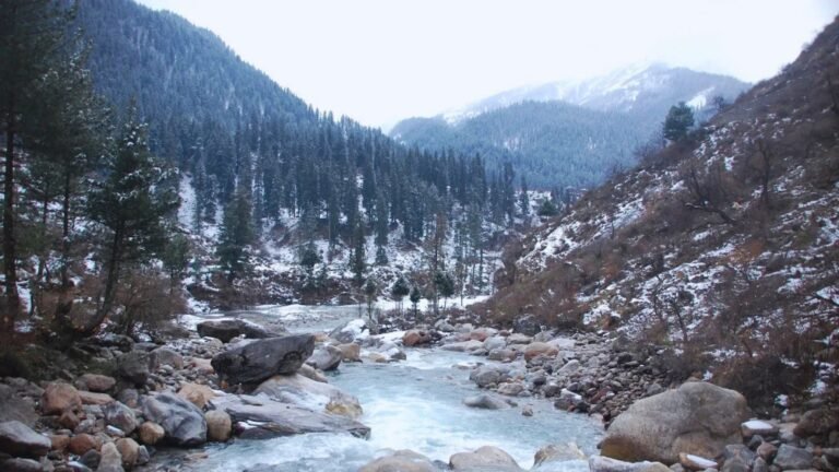 Beautiful Snow covered Mountains besides Parvati River in Kasol in Winters