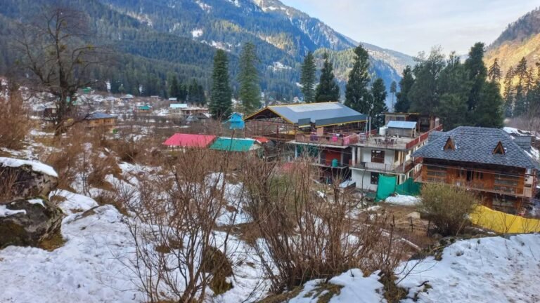 Kalga Village near Tosh and Kasol covered in fresh winter snow, surrounded by majestic Himalayan peaks and breathtaking Parvati Valley scenery in Himachal Pradesh