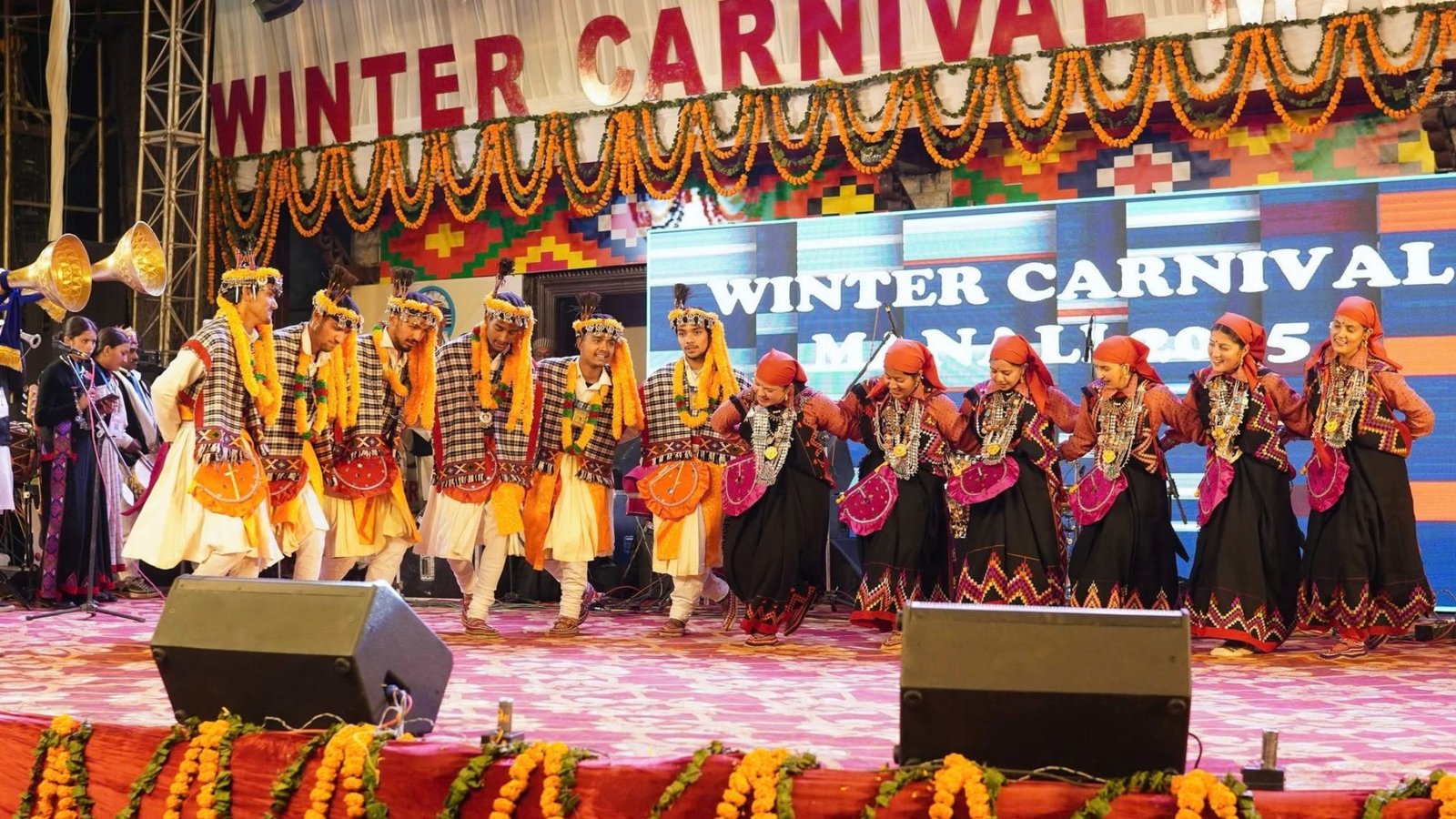 Local artists performing at Manali Winter Carnival