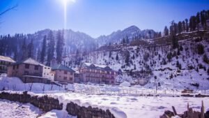 Read more about the article Manali in December 2026: Snow Chances, Weather, Roads and Crowds